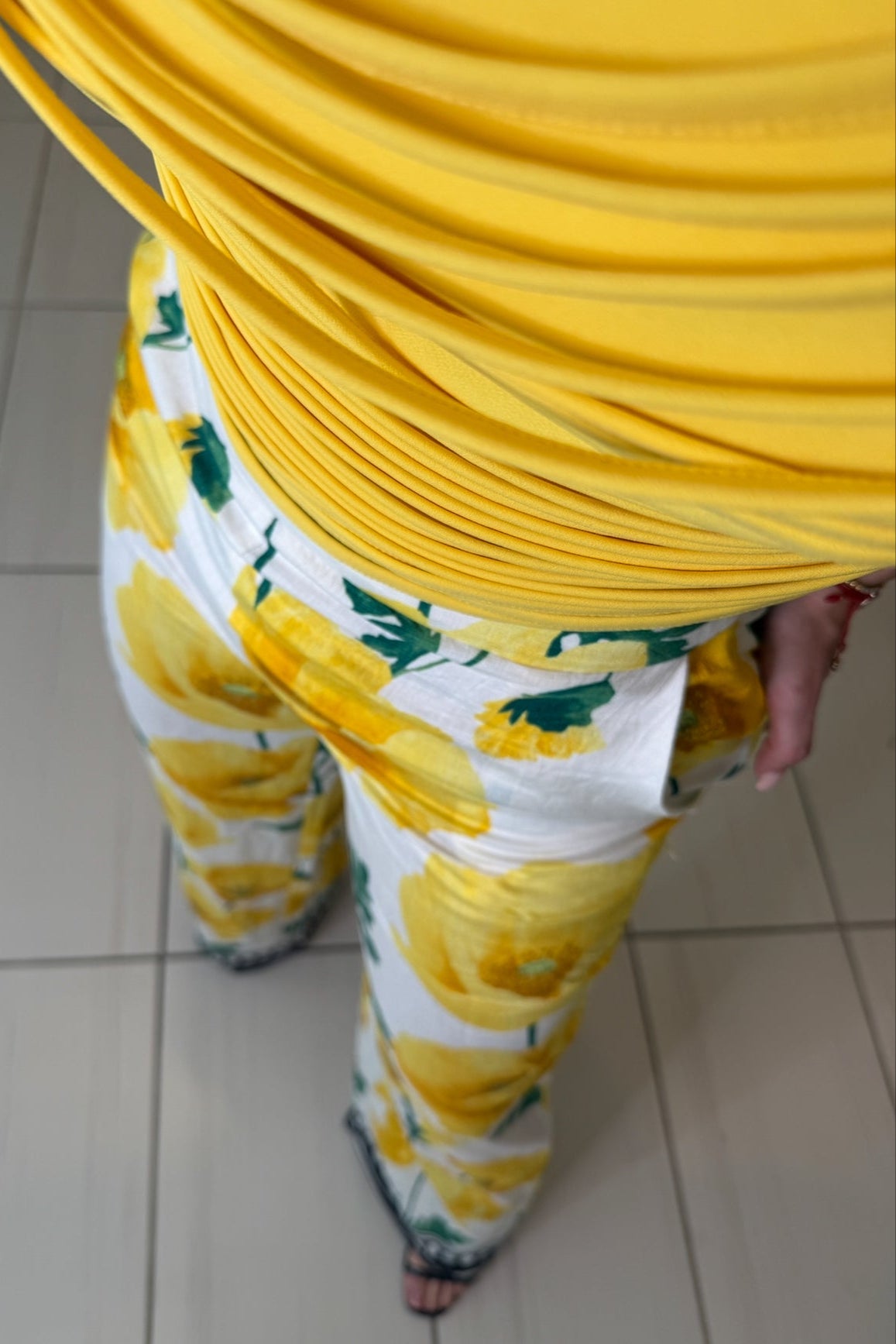 Horizontal Fringes Yellow Top