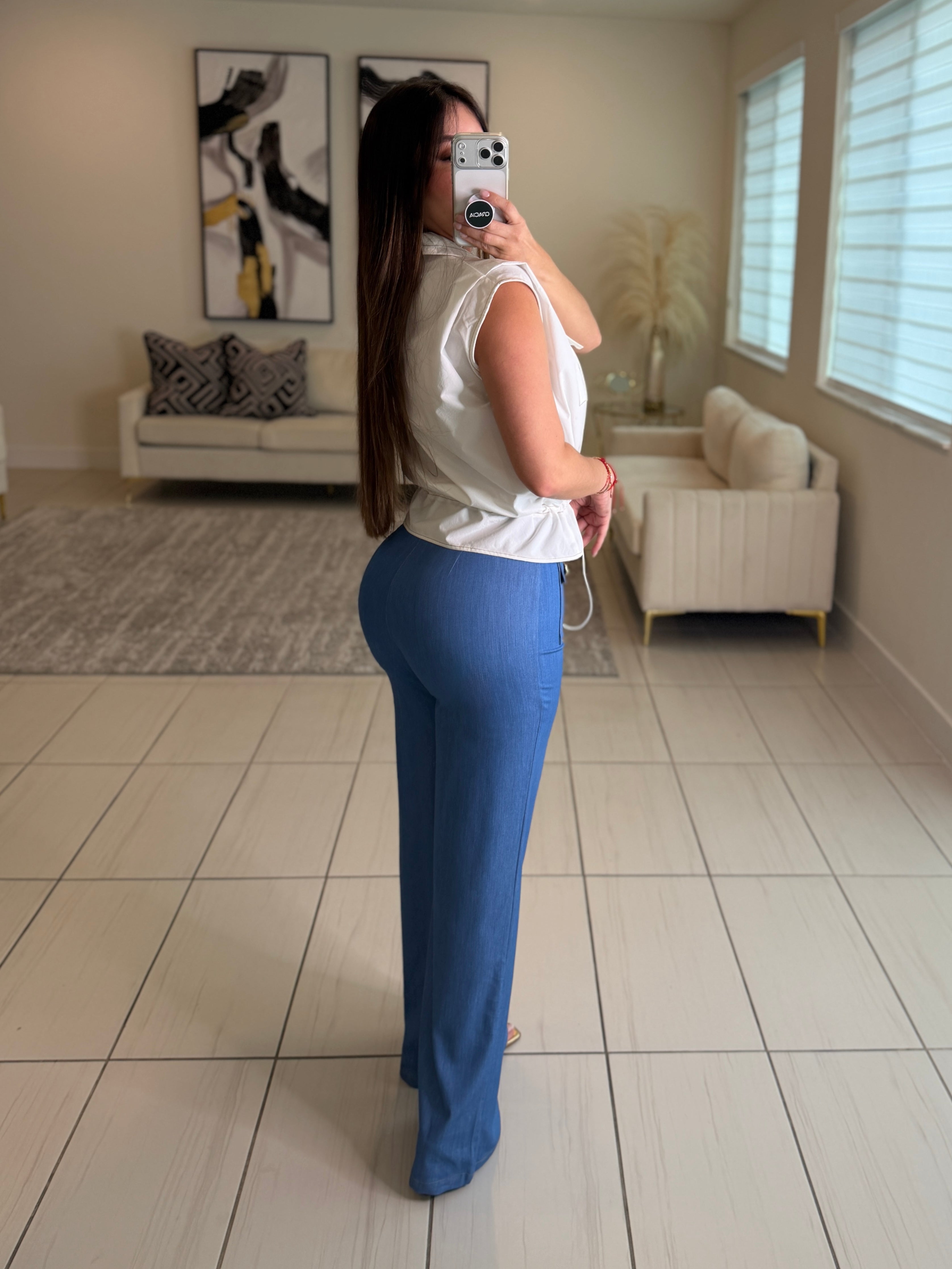 Icon Loading Blue Pants