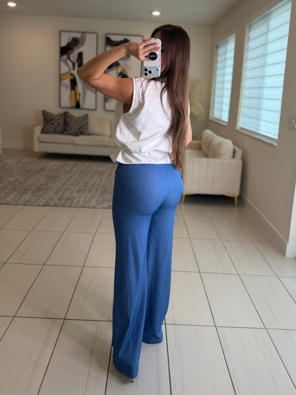 Icon Loading Blue Pants