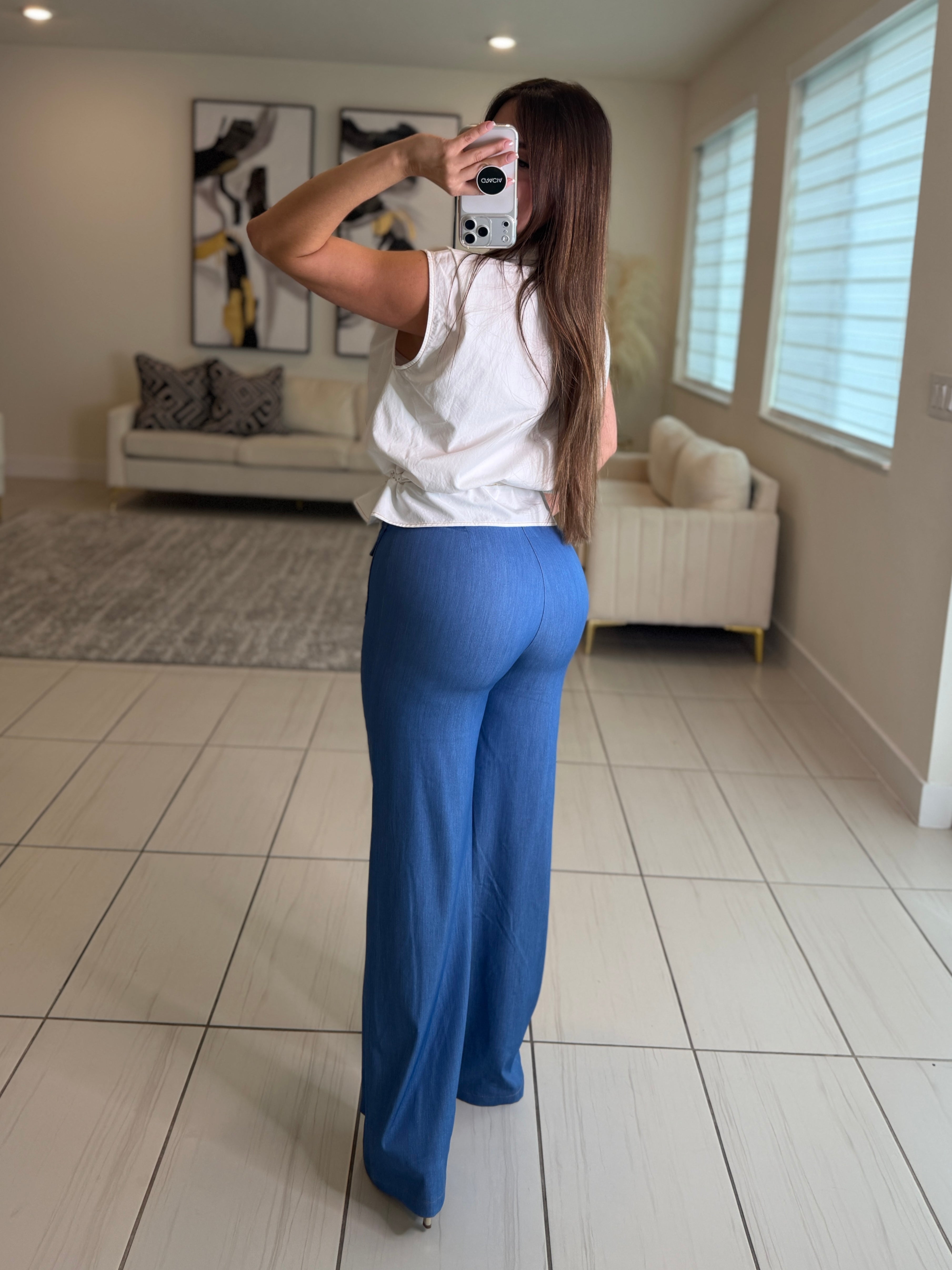 Icon Loading Blue Pants