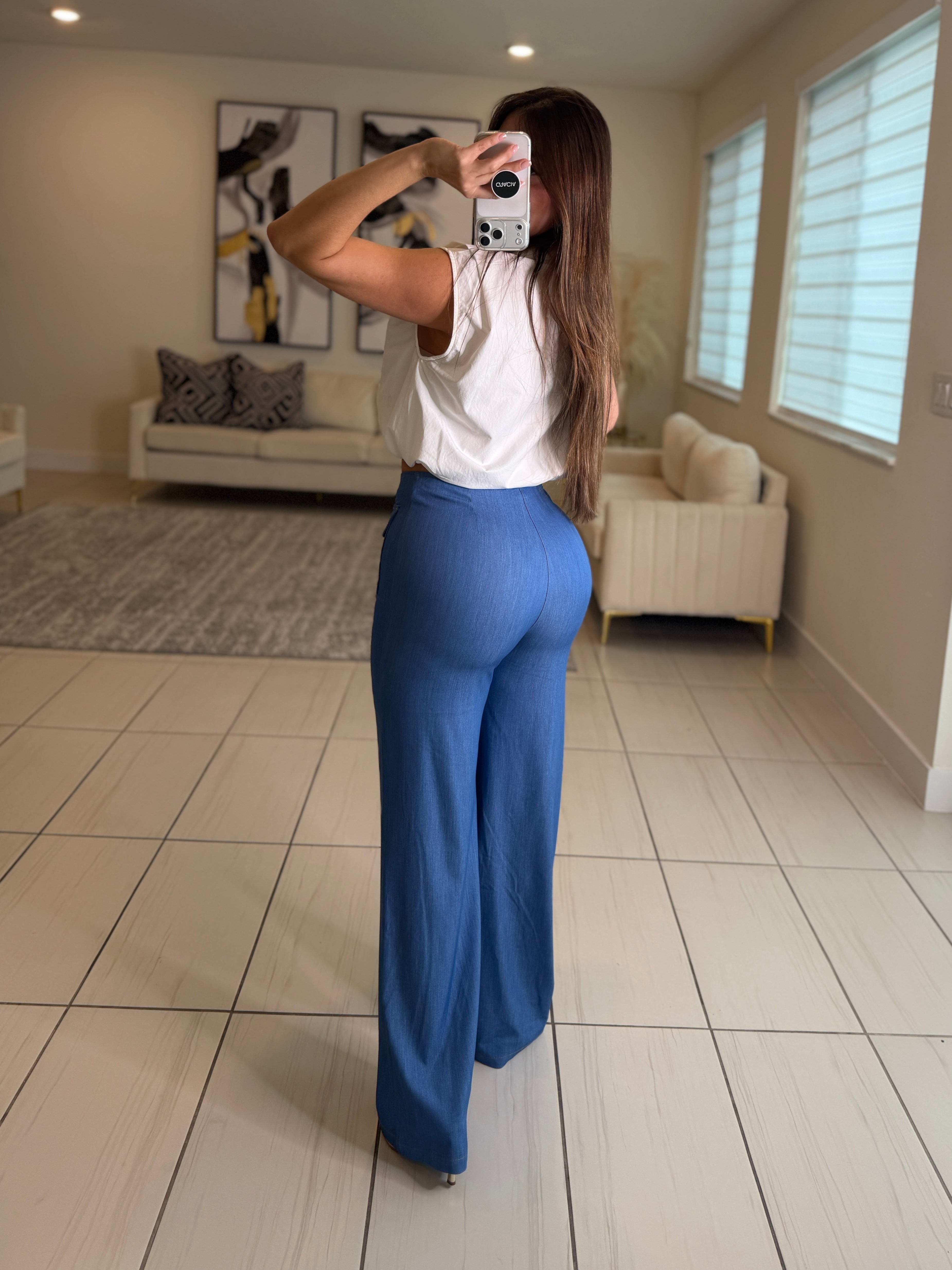 Icon Loading Blue Pants