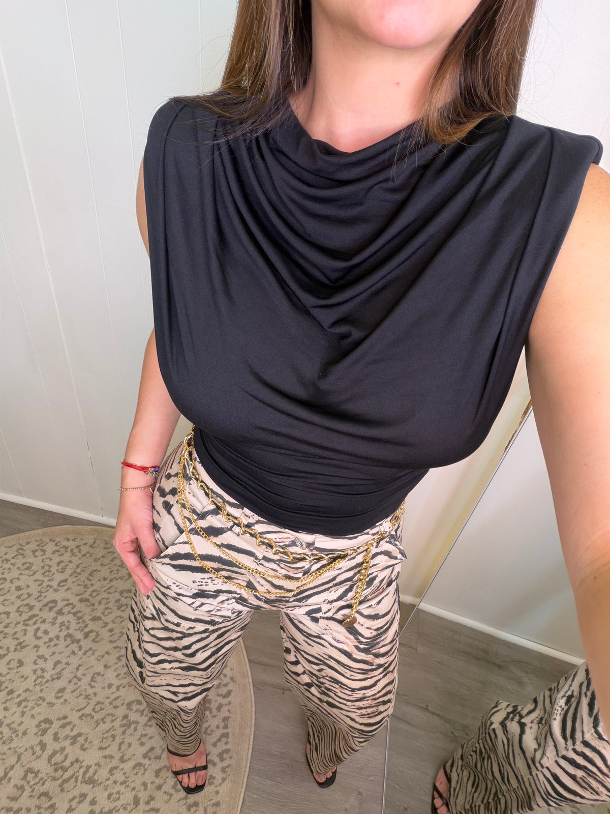 Sculpted Ease Black Top