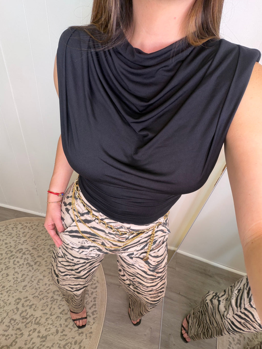 Sculpted Ease Black Top